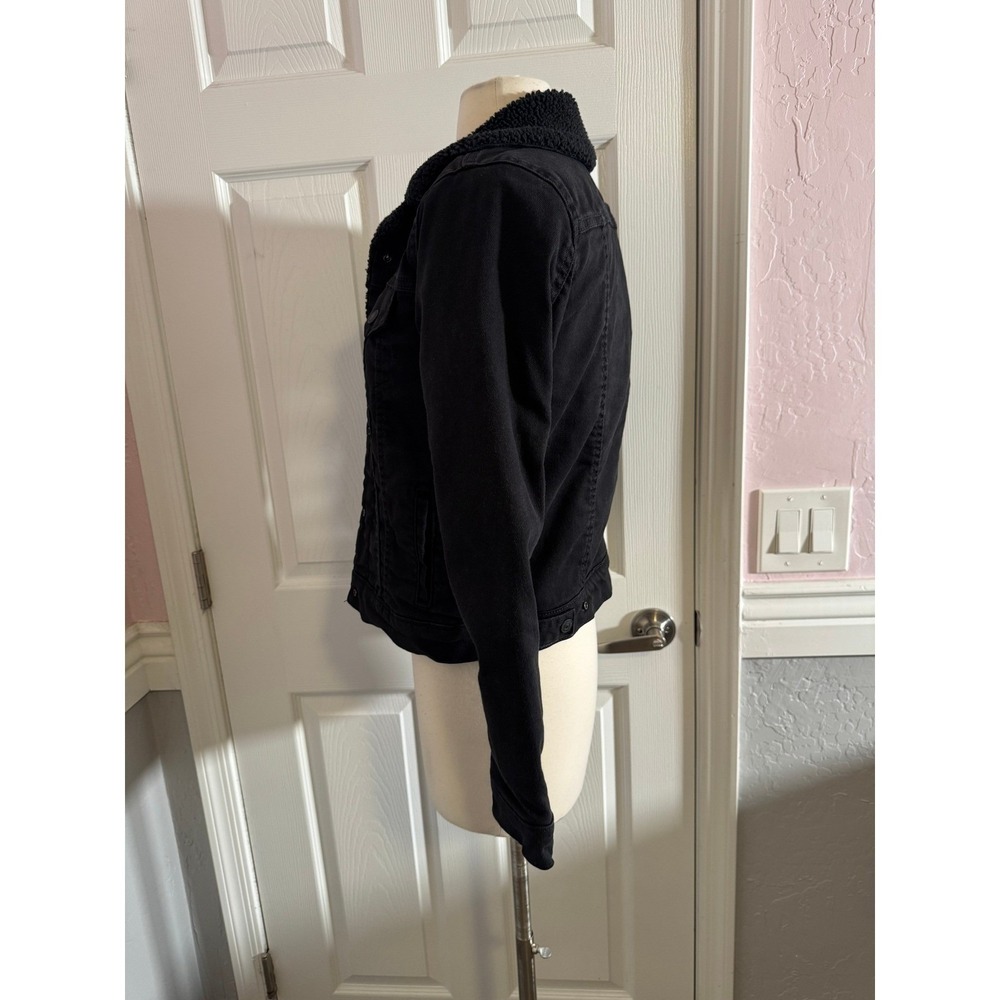 Levi's Black Sherpa-Lined Denim Jacket - Picture 4 of 16
